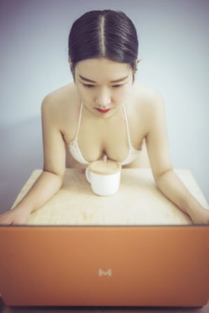 欧美打屁屁视频_国产剧神马影院在线